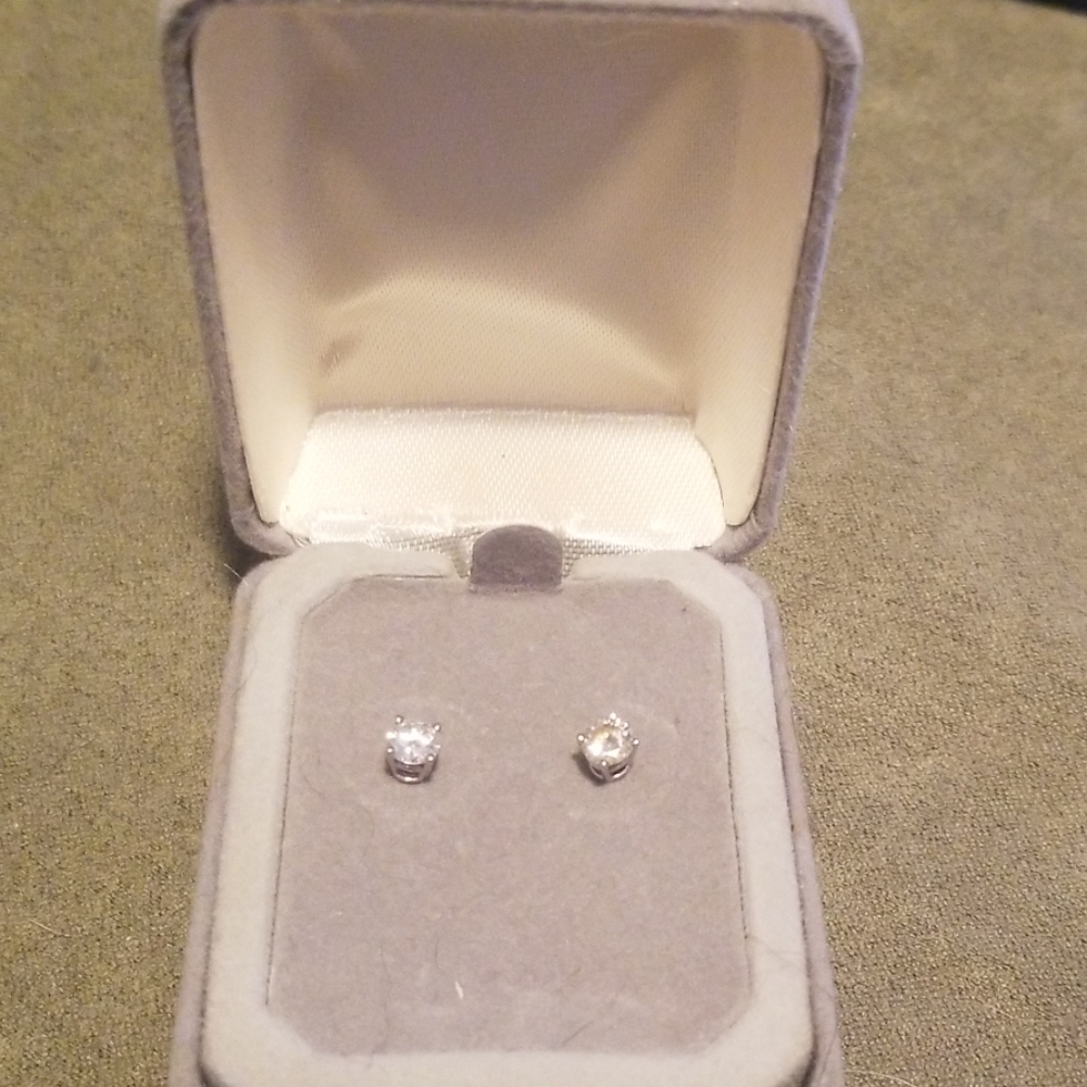 White gold diamond earrings